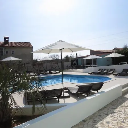 Resindenz Benni Mit Beheiztem Grossem Pool * Medulin